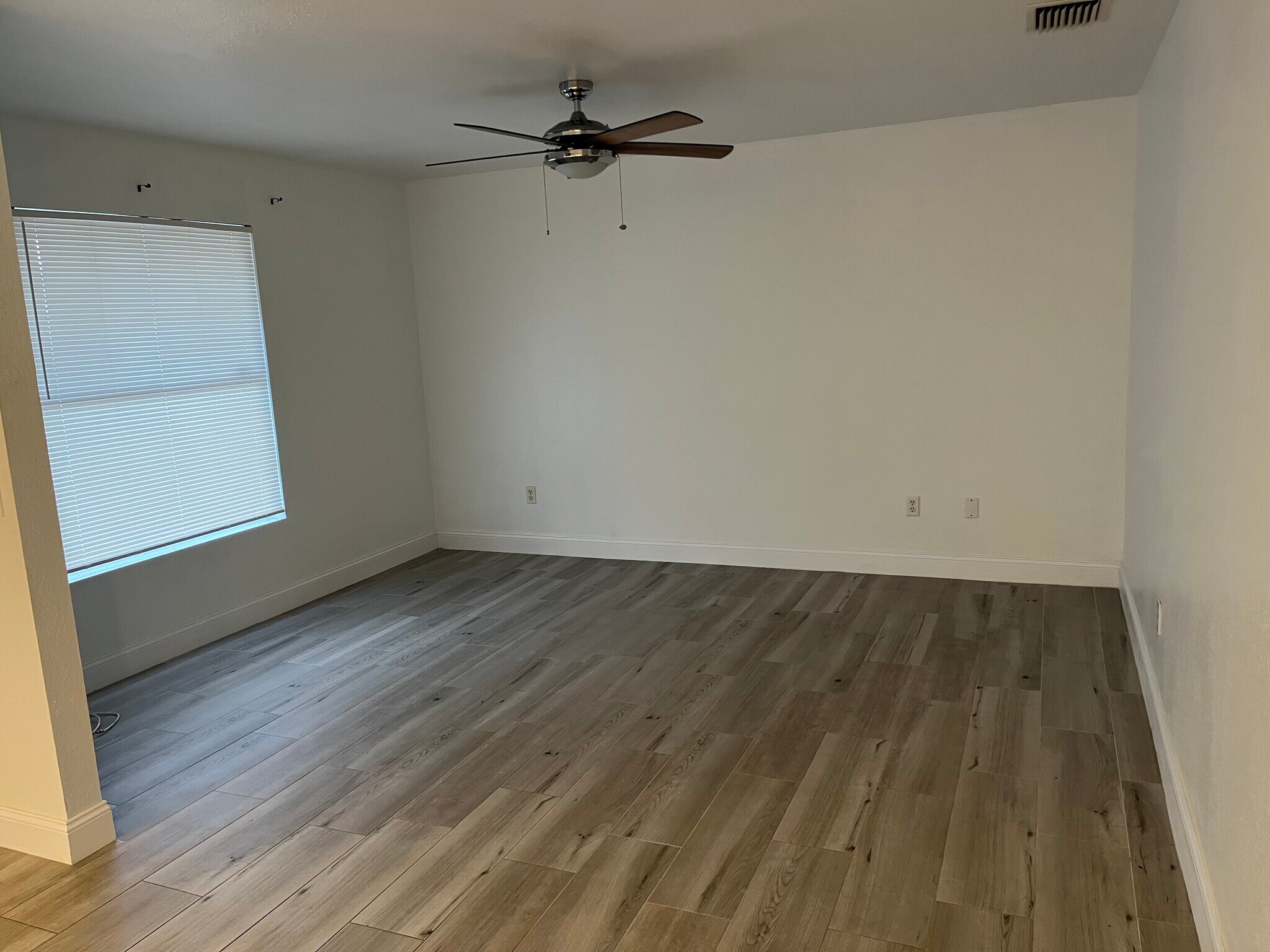 Building Photo - 4712 Golfview Blvd