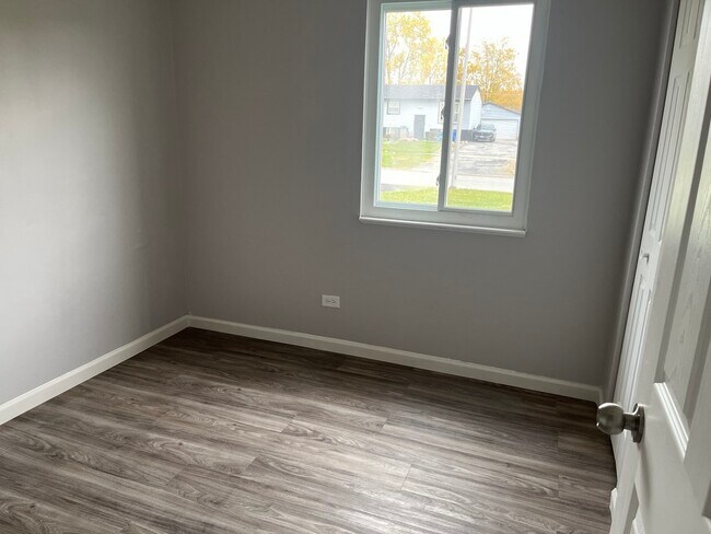 Building Photo - 1918 Ashland Ave