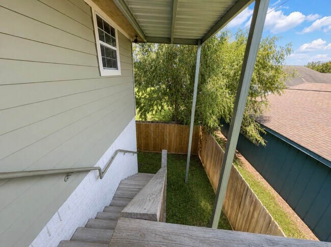 Building Photo - 8233 Hickok Ln