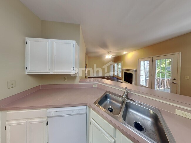 Building Photo - 601 Magnolia Ln