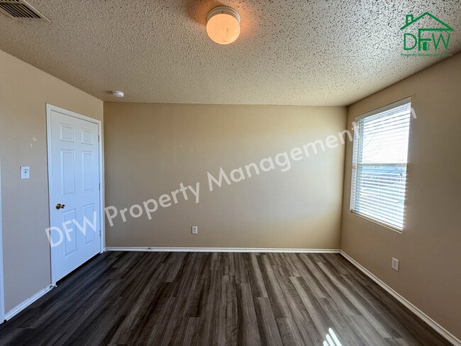 Building Photo - 2-Story 4 BR Home with Large Backyard & Game Room