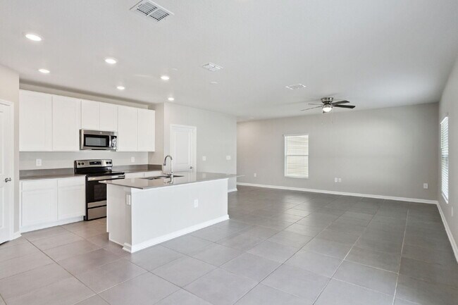 Building Photo - Spacious 4-Bed Retreat with 2.5 Baths in Davenport, FL – Your Next Rental Home Awaits!