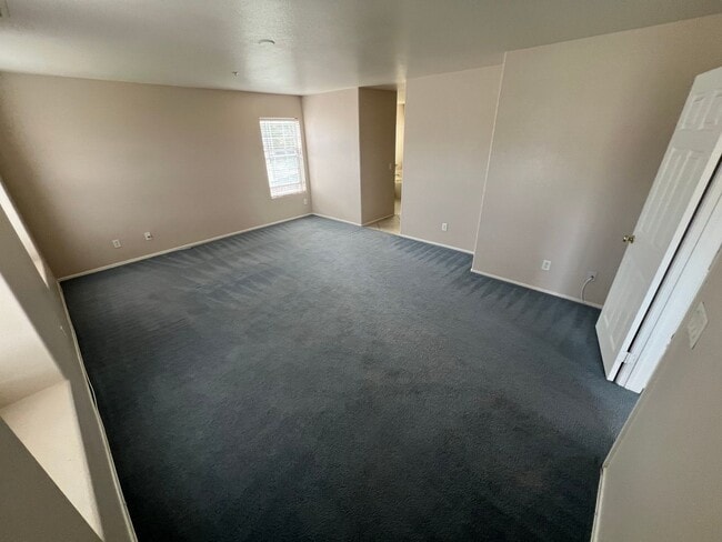 Building Photo - Spacious 3-Bedroom Home with Loft, 3-Car Garage & Large Backyard in Desirable South Loma Linda