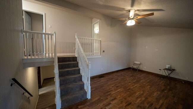 Building Photo - 92 Brentview Dr NE