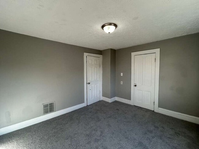 Building Photo - Charming & Move-In Ready in Lorain!