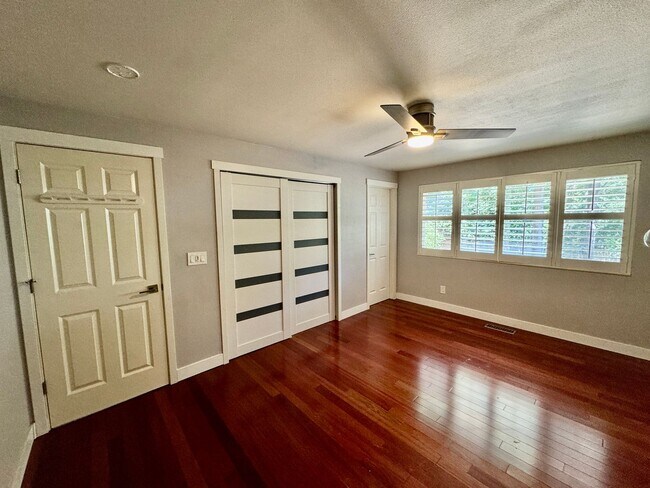 Building Photo - 15054 SE Fairwood Blvd