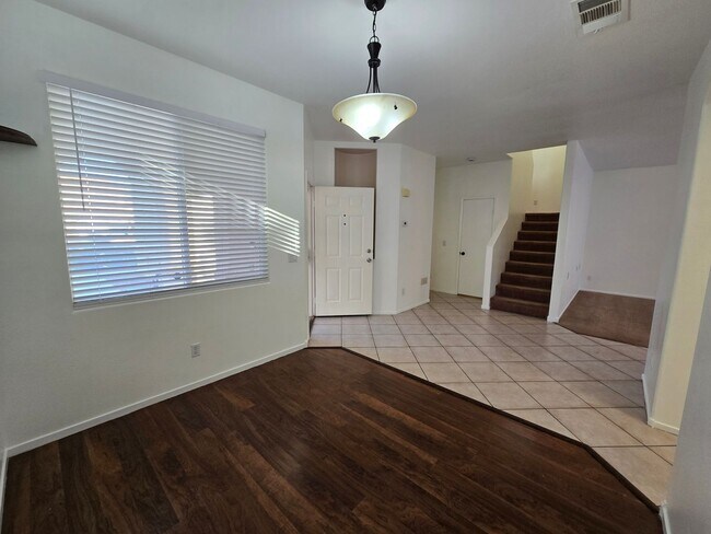 Building Photo - Spacious Two-Story Home in a Cul-de-Sac Location