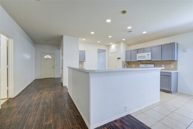 Building Photo - 14027 Coveney Dr