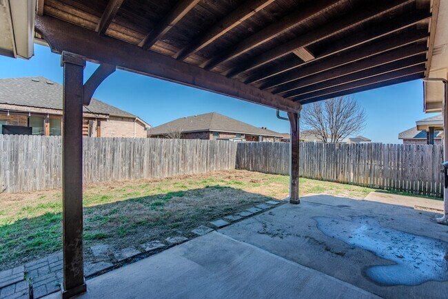 Building Photo - 2005 Ridgeview Ct