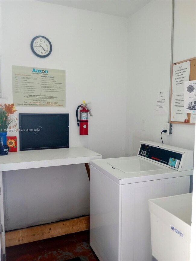 Building Photo - 2309 Park Ln