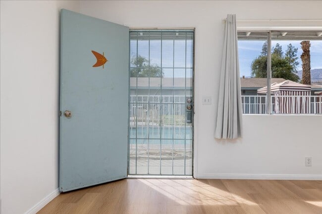 Building Photo - 44440 Acacia Dr