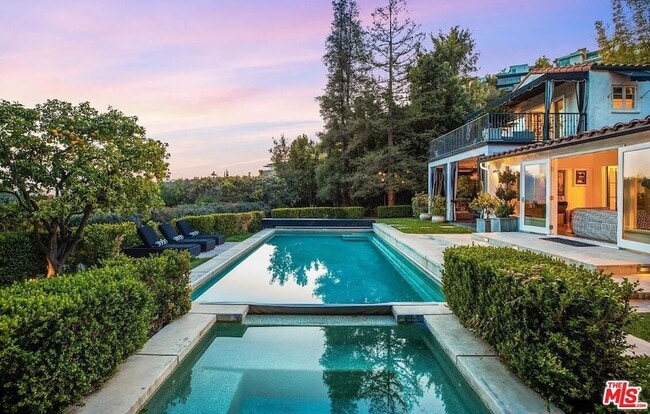 Primary Photo - 1514 Sunset Plaza Dr