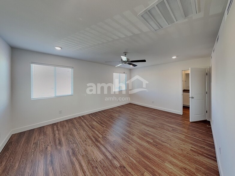 Building Photo - 10132 W Oleta Ave