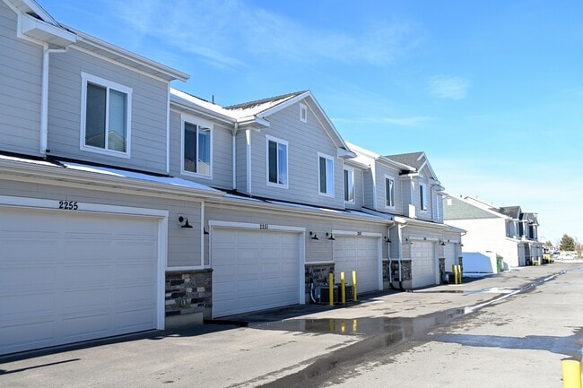 Building Photo - 2251 S 1220 W