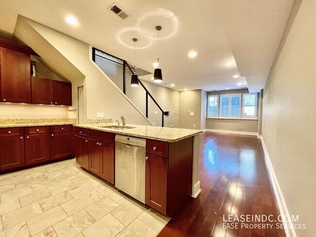 Building Photo - 1004 N Street NW-#1