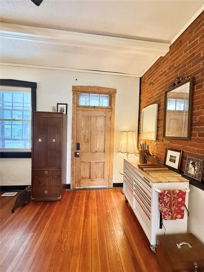 Building Photo - 301 W Laurel St