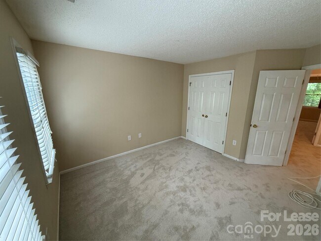 Building Photo - 9423 Fairmead Dr