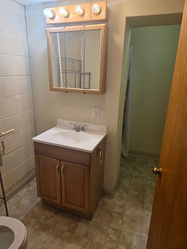 Building Photo - Remodeled 3-4 Br, 2 Bath Ranch style home, fenced in yard, garage, patio, full basement