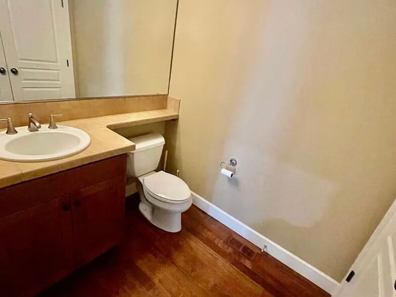 Building Photo - 8557 SE Bristol Park Dr