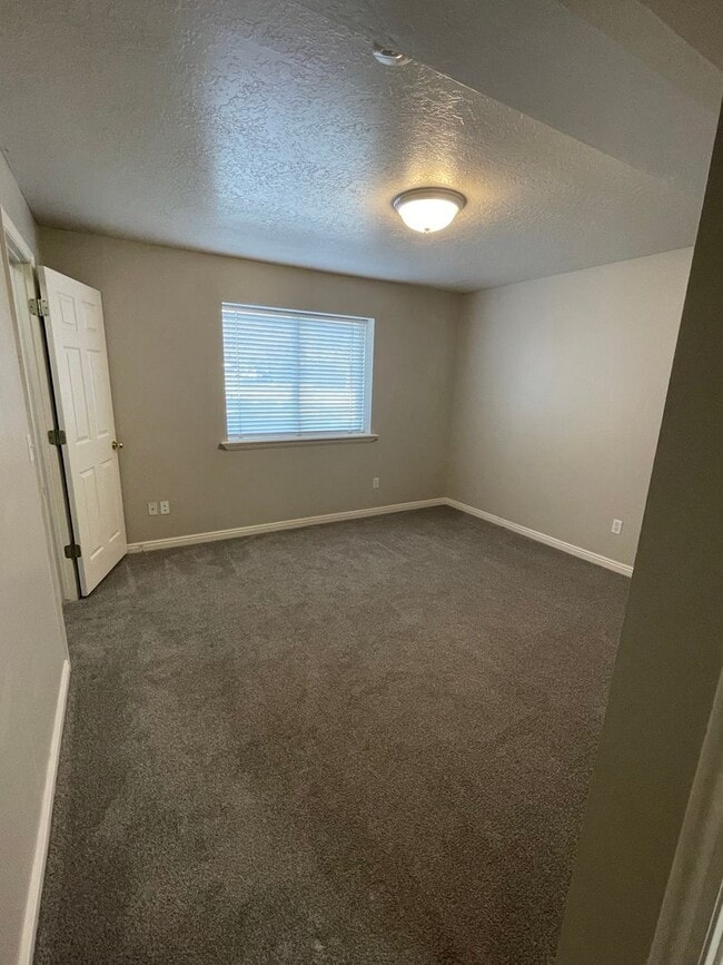 Building Photo - Willow Springs Condo