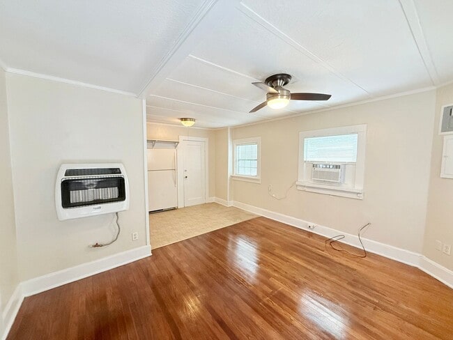 Building Photo - 1-Bedroom Duplex