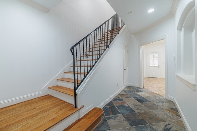 Building Photo - 702 Asbury St