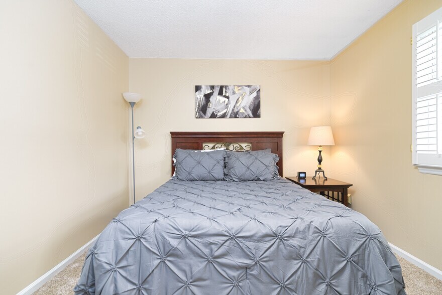 Building Photo - Room in Townhome on Rust Wood Pl