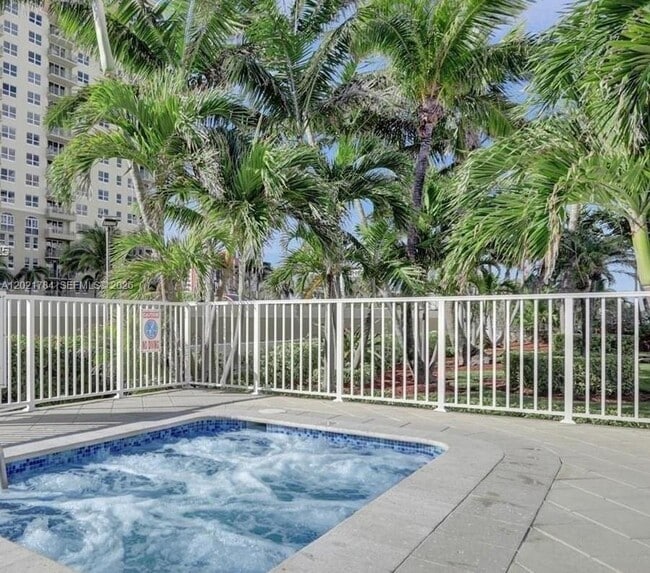 Building Photo - 2030 S Ocean Dr