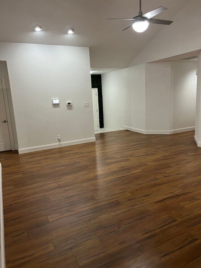 Building Photo - Galloway District RENTAL!  3-Bed, 2-Bath, 2-Car Garage