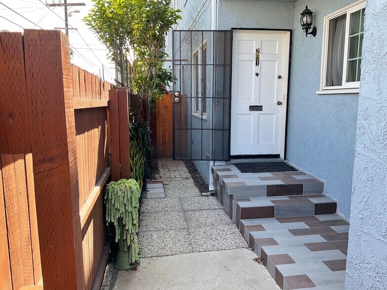 Primary Photo - 251 5th Ave