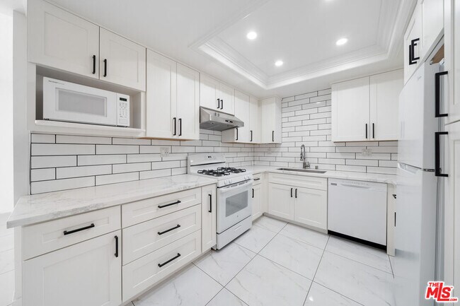 Building Photo - 4444 Wilshire Blvd