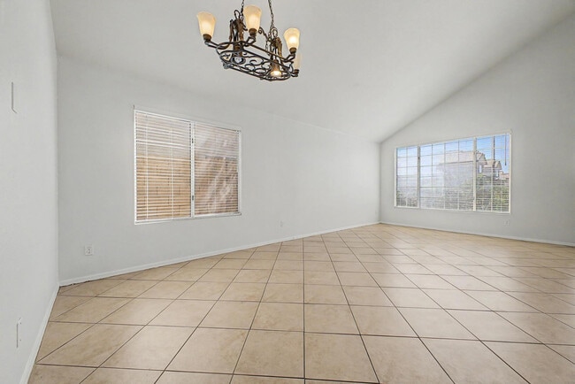 Building Photo - 1295 S Honeysuckle Ln