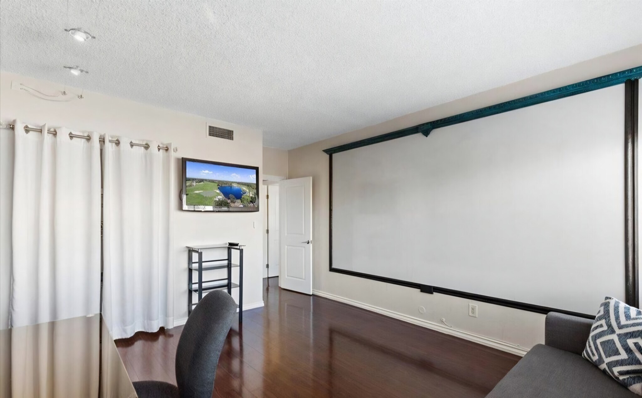 Building Photo - 349 E Thomas Rd