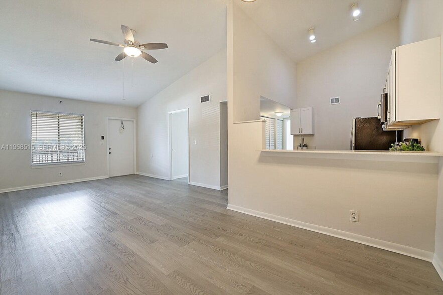 Building Photo - 6327 Chasewood Dr