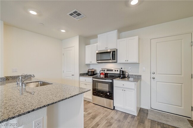 Building Photo - 360 Summer Sparrow Ave