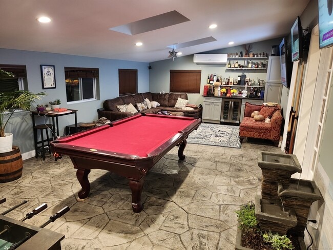 Building Photo - 913 Pleasant Valley Rd