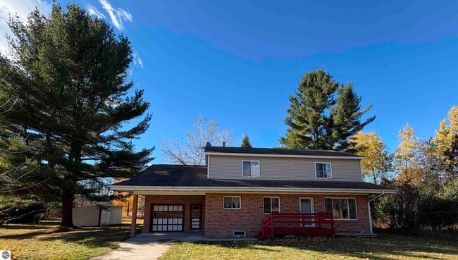 Primary Photo - 8334 M-113