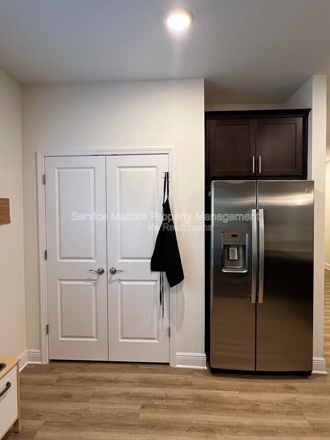 Building Photo - 4527 Plowman Ln