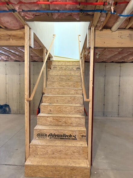 Building Photo - 598 Main St