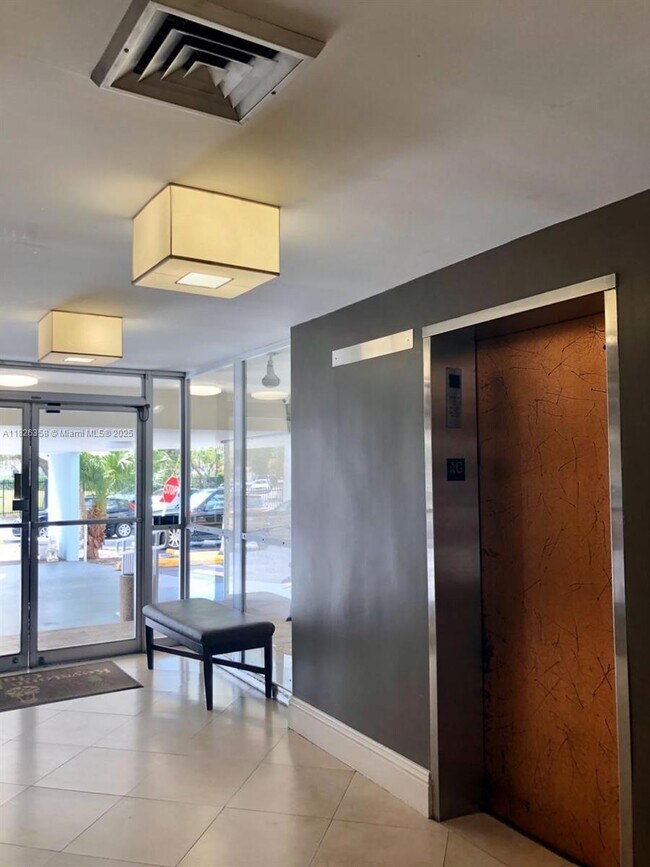 Building Photo - 13155 Ixora Ct