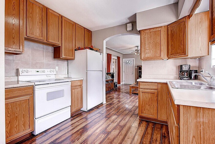 Kitchen - 645 Lowell Blvd