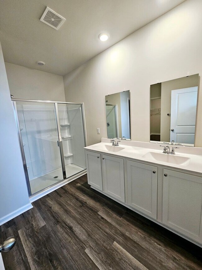 Building Photo - 3015 Long Spur Dr