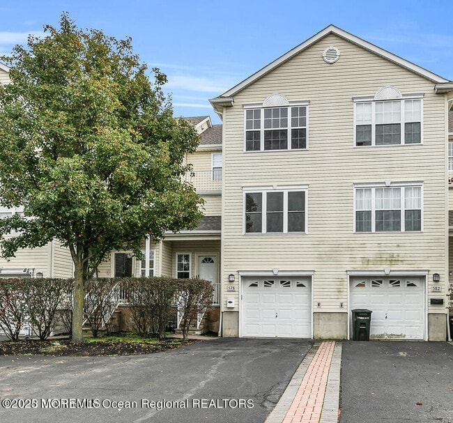 Primary Photo - 578 Beachway Ave