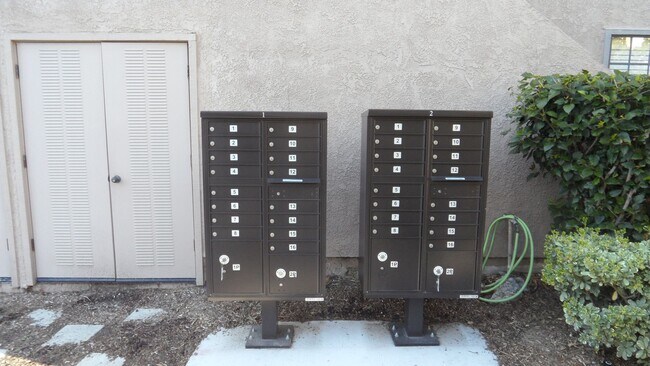 Building Photo - Remodeled, ground level, 1 bedroom, 1 bath condo in Lakeside Garden Grove Community