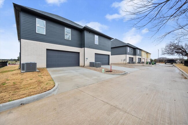 Building Photo - Brand New Luxury Townhouse in North Arlington