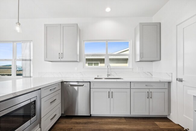 Building Photo - 22 Maiaku St