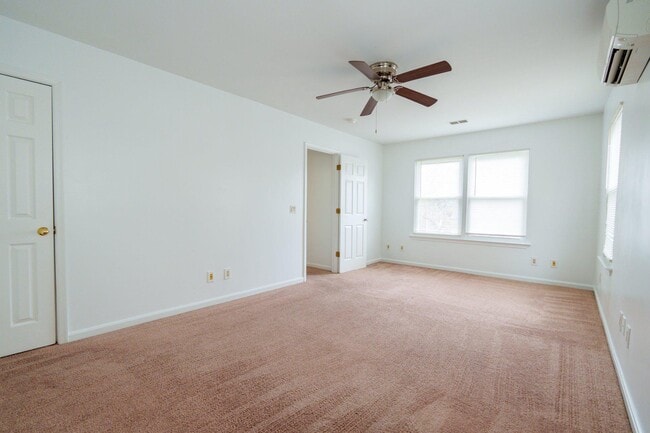 Building Photo - 829 Shore Dr