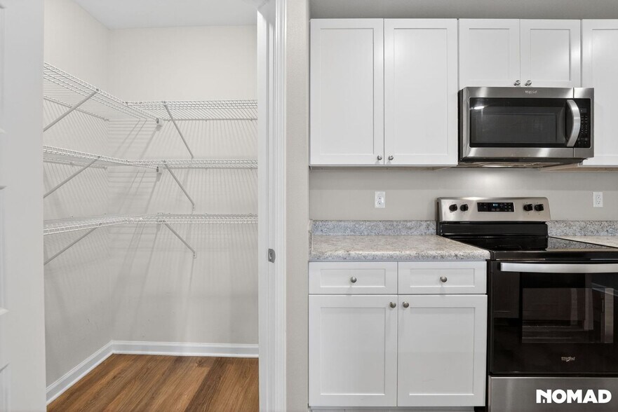 Building Photo - 5024 Rivergrass Dr