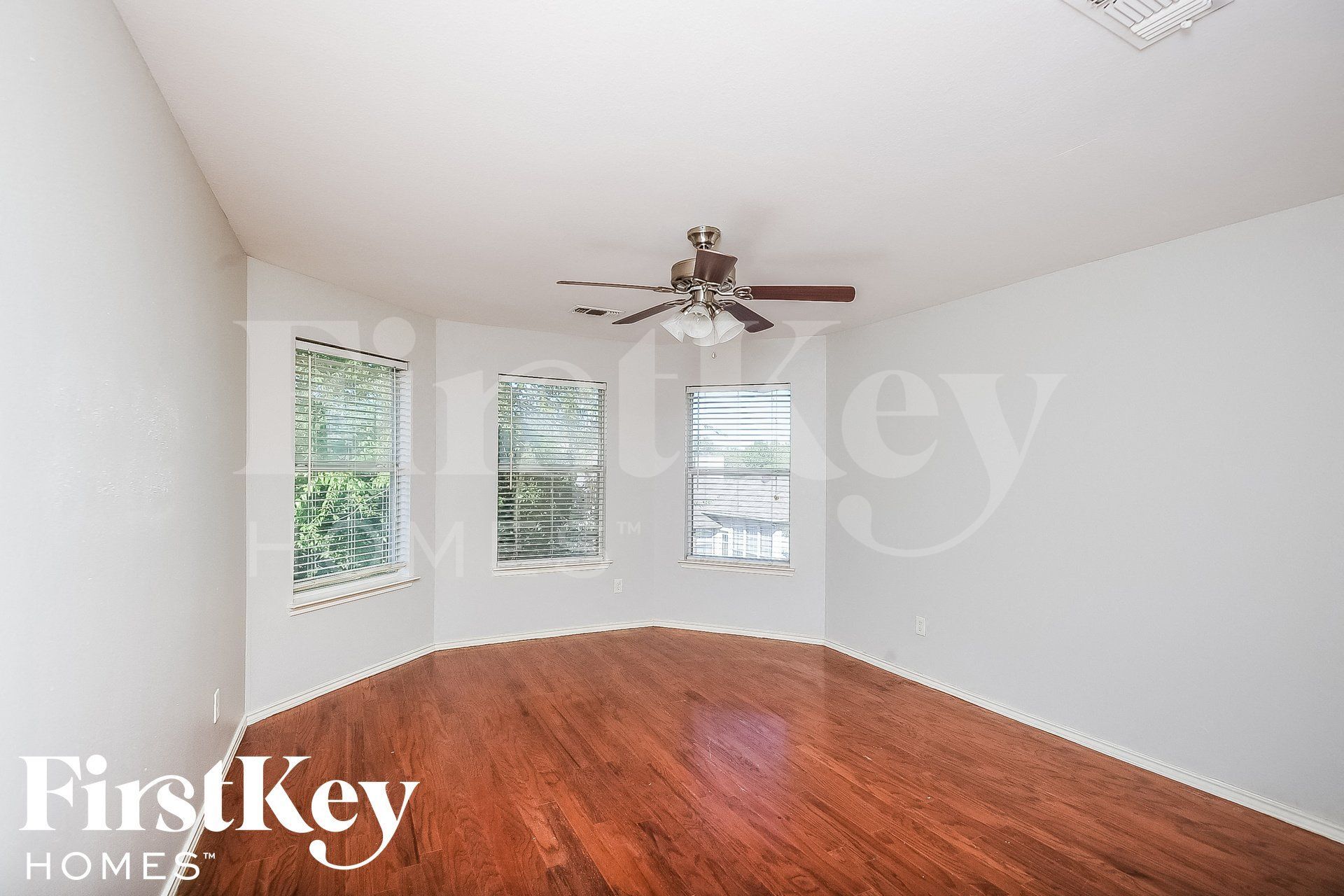 Building Photo - 729 Pace Dr