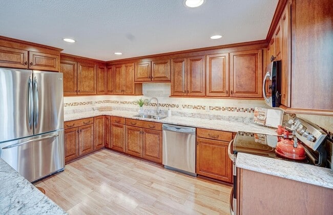 Building Photo - 546 Great Elm Way